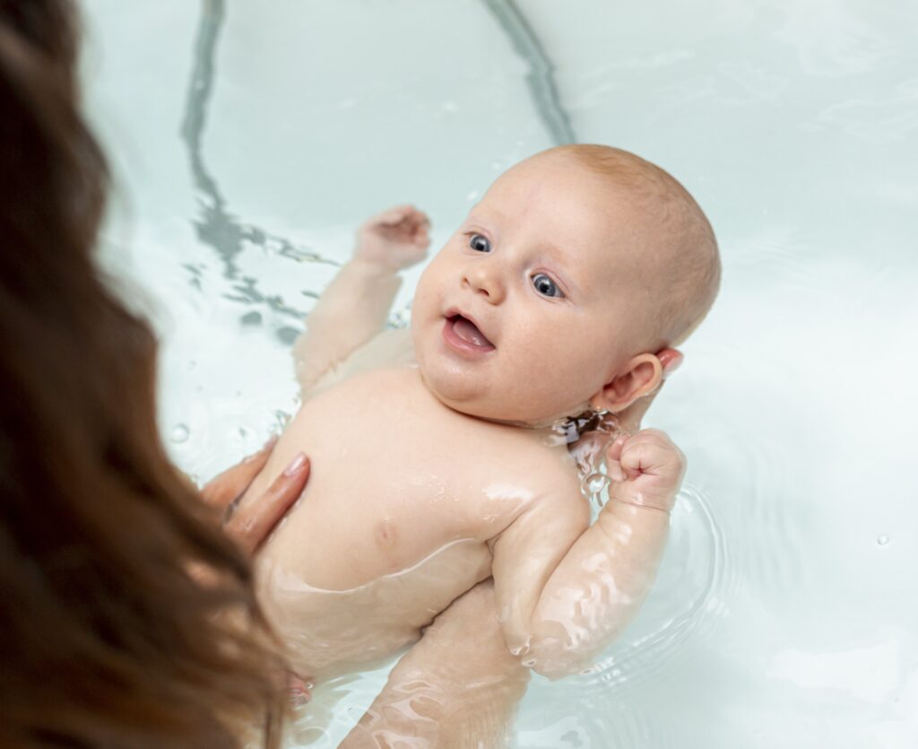 bañar a un bebé en invierno